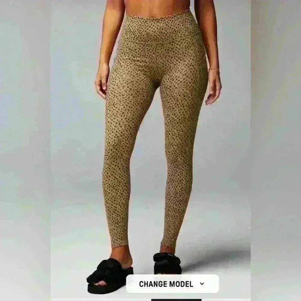NWT Fabletics Oasis High Waisted Luxe Leggings in Abstract Cheetah Item# 6A - Picture 5 of 11